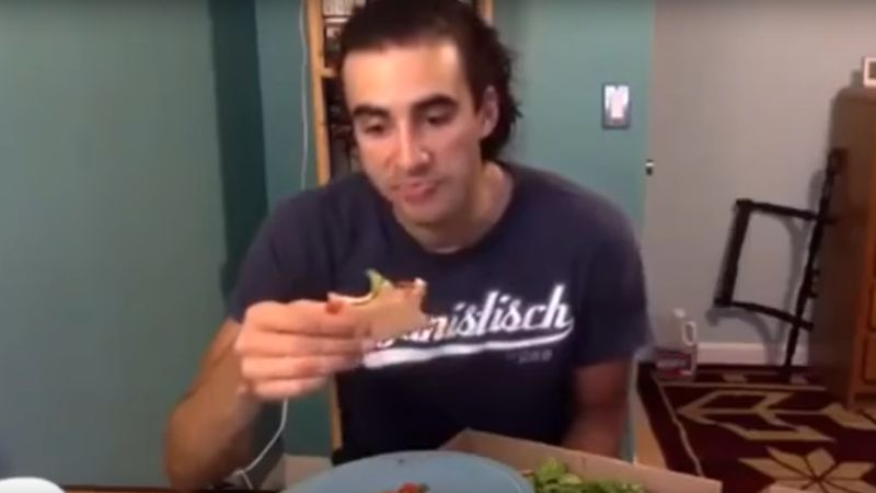 Veganer eskaliert weil er Käse gegessen hat