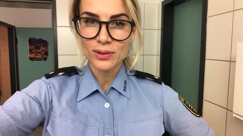 Die heißeste Polizistin Deutschlands