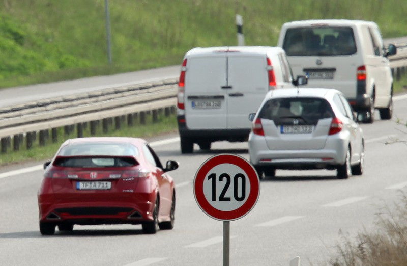 Deutsche Umwelthilfe beantragt Tempolimit 120 auf Autobahnen