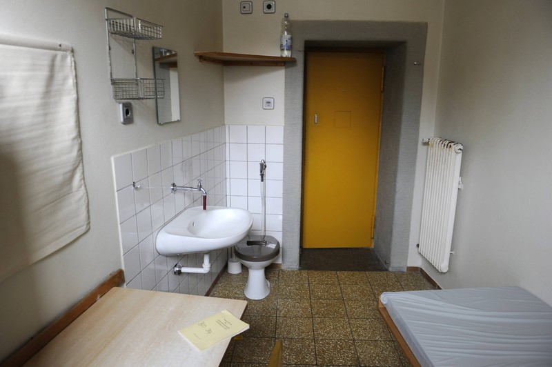 In einer Gefängniszelle gibt es wenig Privatsphäre.