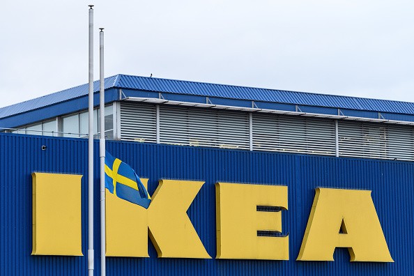 Ikea zeigt expliziten Film auf TV-Bildschirm