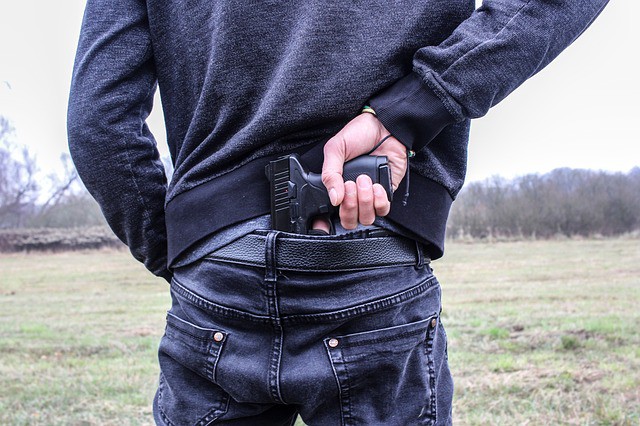 Er wollte eine Gruppe Frauen mit einer Waffe ausrauben