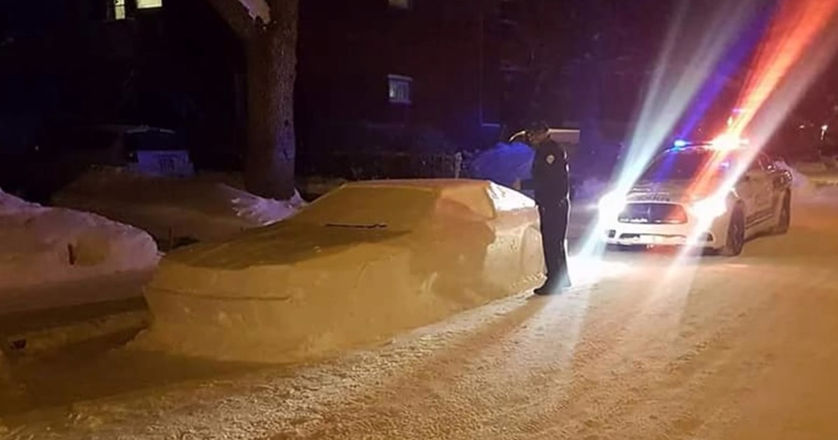 Von wegen Falschparker: Polizei fällt auf Schnee-Auto rein