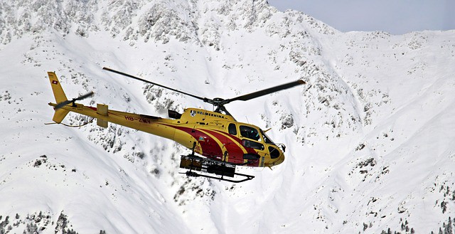 Hubschrauber-Pilot wagt riskantes Rettungsmanöver