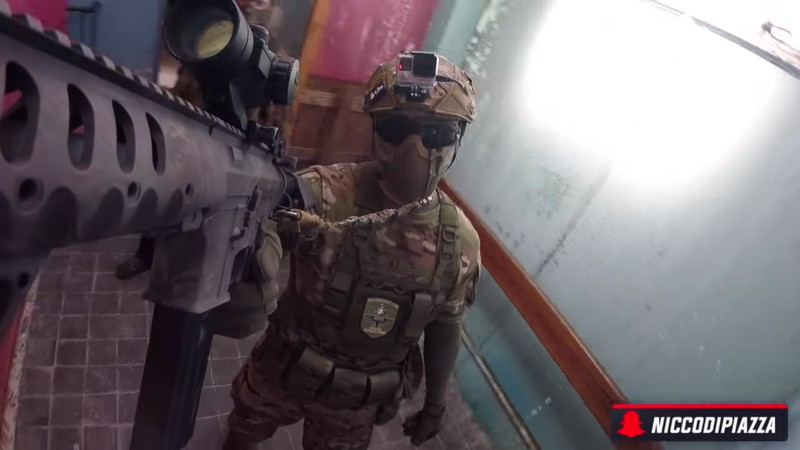 Ein Ex-Soldat spielt Airsoft