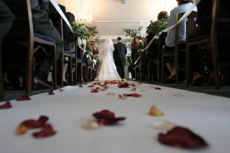 Hochzeitsfotograf wird verklagt, weil er unsittliche Aufnahmen der Brautjungfern gemacht hat
