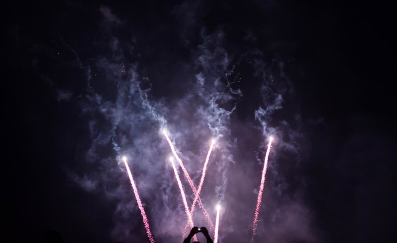 Feuerwerk im Abendhimmel