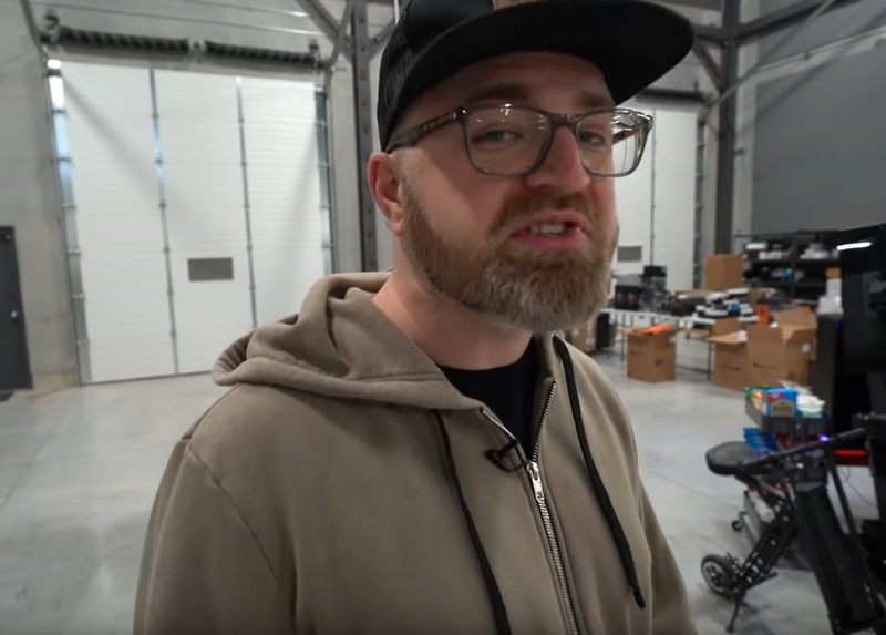 Lewis Hilsenteger von Unbox Therapy