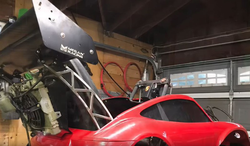 Spoiler an Spielzeugauto