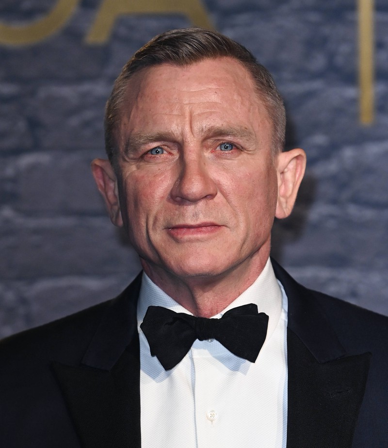 Der ehemalige James Bond Darsteller Daniel Craig sieht trotz Geheimratsecken elegant aus.