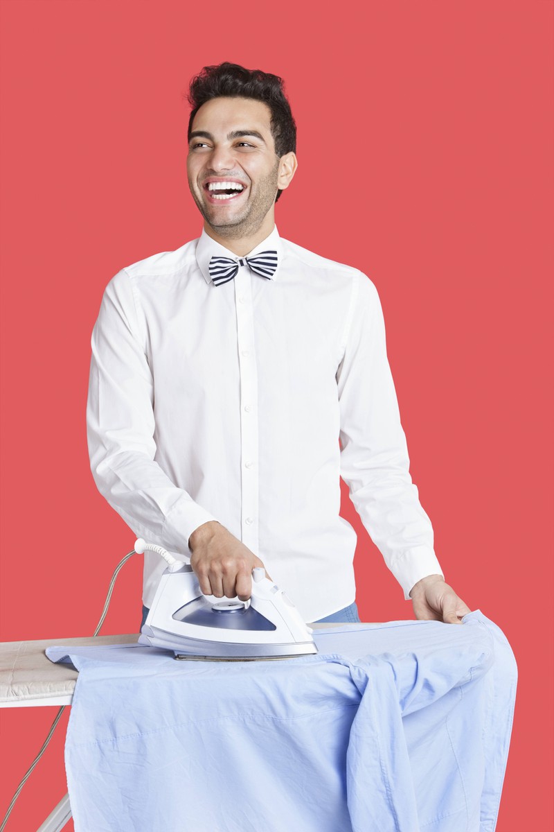 Ein weiterer Styling-Tipp ist das Nutzen eines Bügeleisens, damit man gepflegter und dadurch attraktiver aussieht