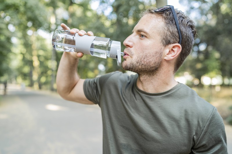 Ein weiterer Styling Tipp ist es, viel Wasser zu trinken, um so fitter und attraktiver zu erscheinen