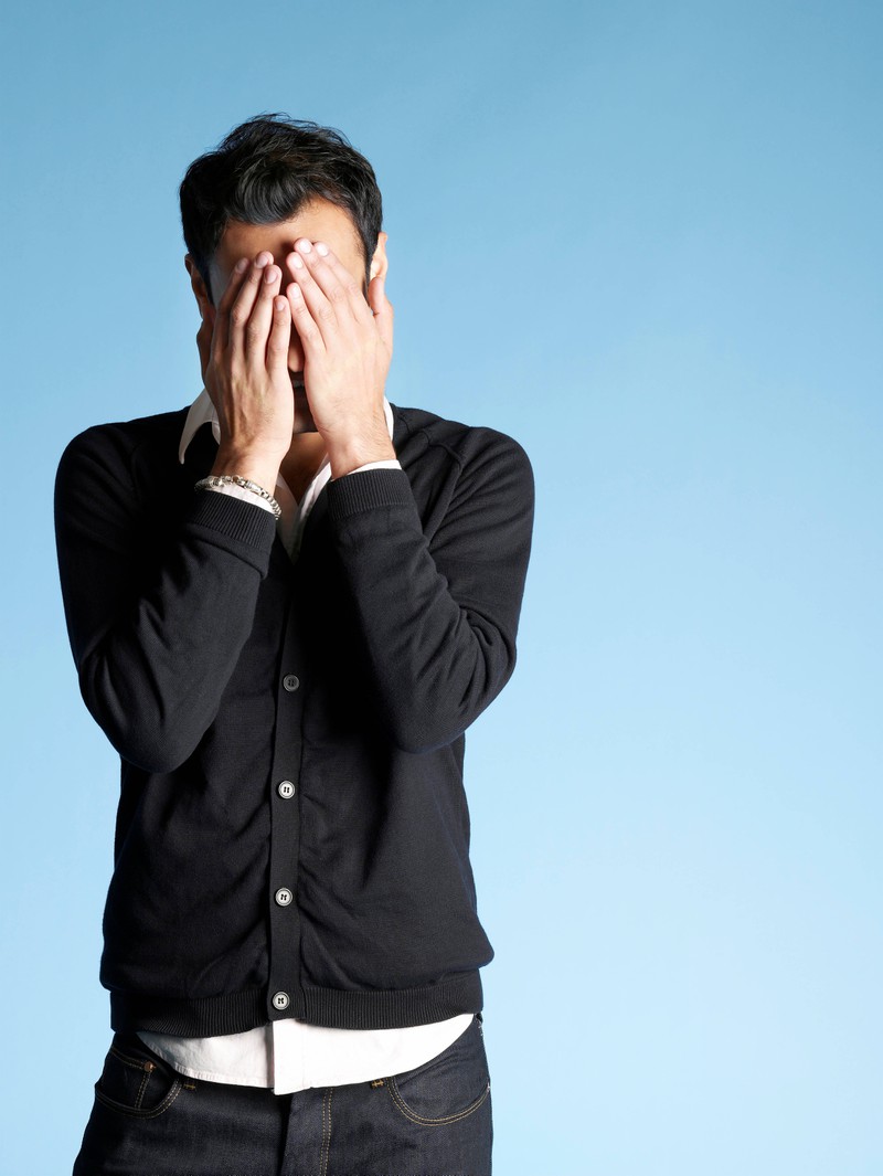 Schüchtern? Kein Problem! 5 Tricks, mit denen du bei ihr auffälltst, ohne sie anzusprechen