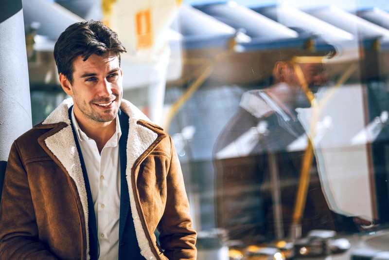 Viele Frauen mögen einen Gentlemen.