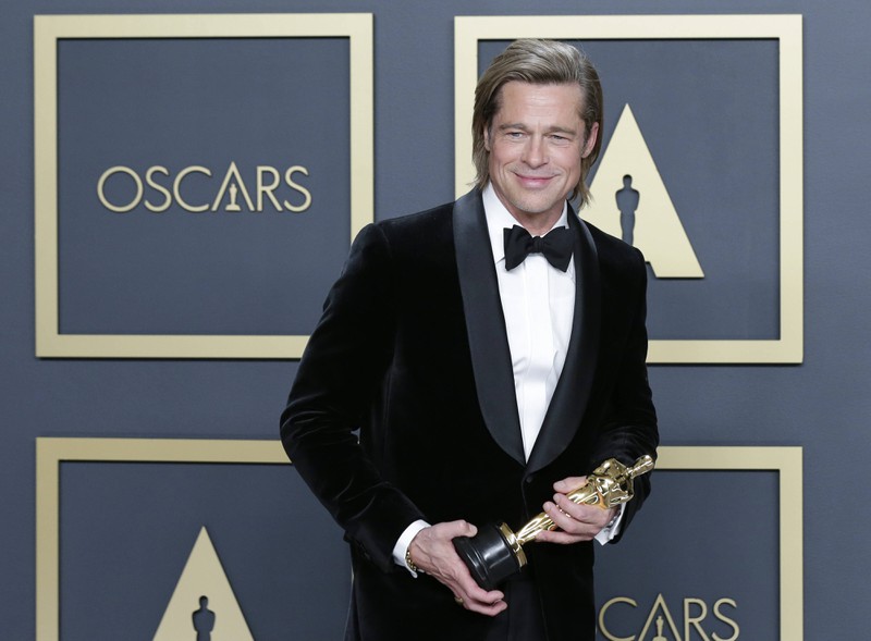 Brad Pitt trägt einen der Männer-Frisuren-Trends 2020 und wird damit zum Frauenmagneten