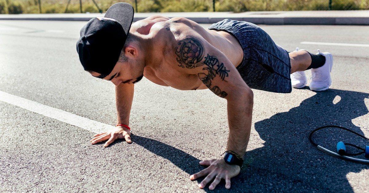 5 Übungen für muskulösere Arme, die Männer zuhause machen können