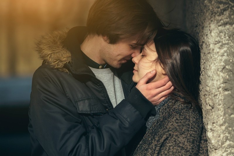 Mit Herpes sollte man seine Freundin besser nicht küssen.