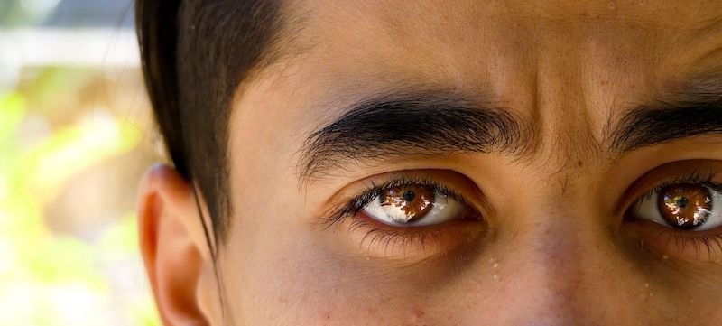 Frauen achten bei Männern auf einen starken Blick