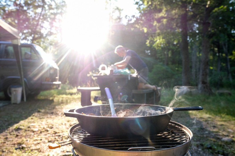 Camping-Grills eignen sich optimal für Grillabende im Park oder den Campingurlaub.