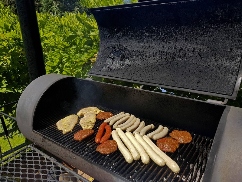 Holzkohlegrills sind besonders für erfahrene Grillmeister mit viel Geduld geeignet.