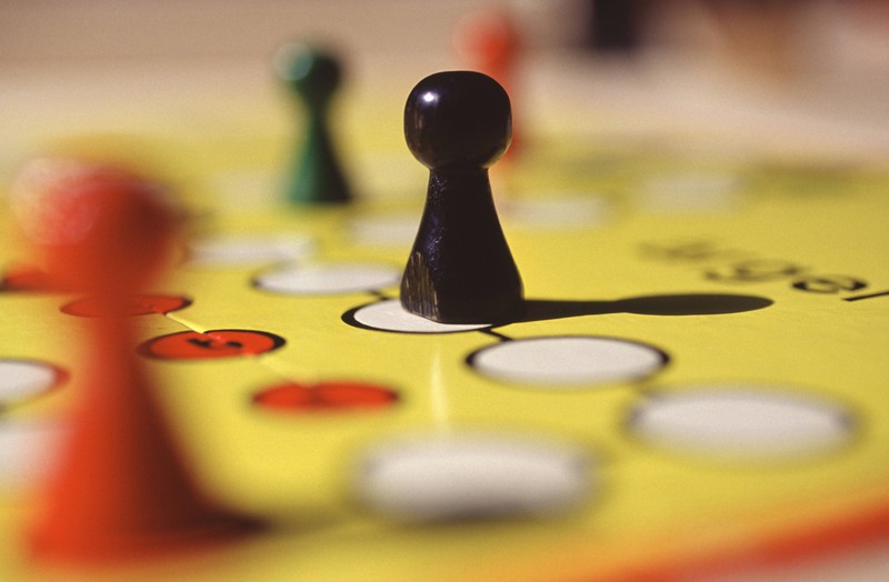 Brettspiele können ganz bequem zuhause gespielt werden.