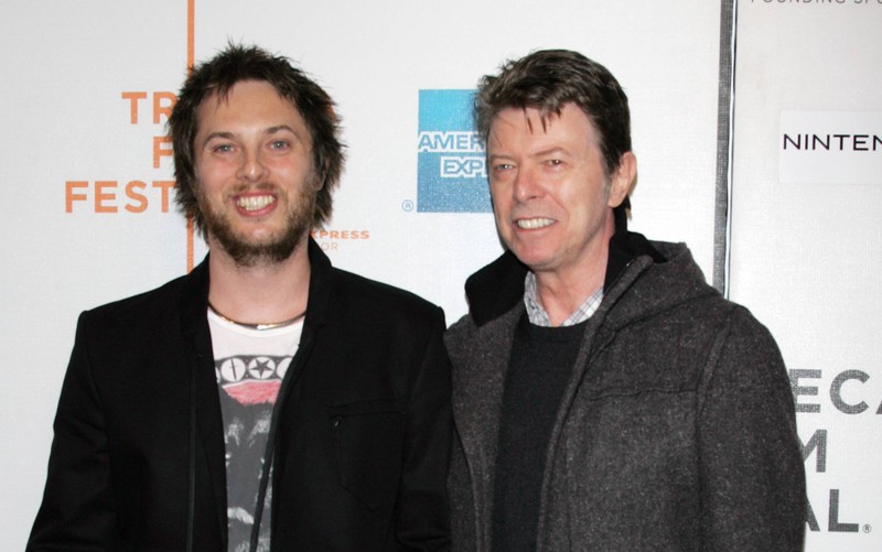 Ein unerwartetes Vater-Duo: Obwohl so ziemlich jeder David Bowie kennt, ist sein Sohn nicht ganz so bekannt.