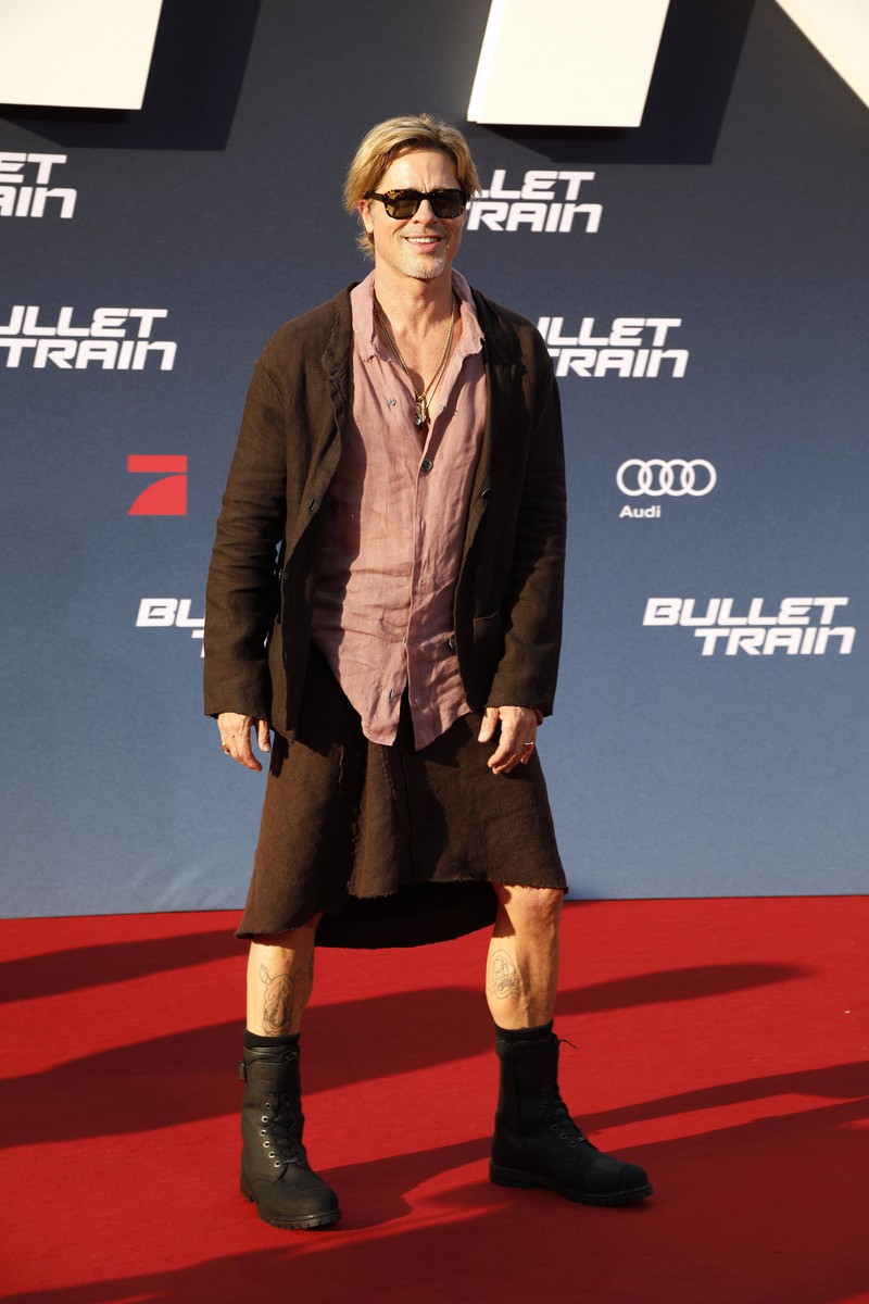 Selbst Brad Pitt erschien zur Premiere von „Bullet Train“ mit Rock.