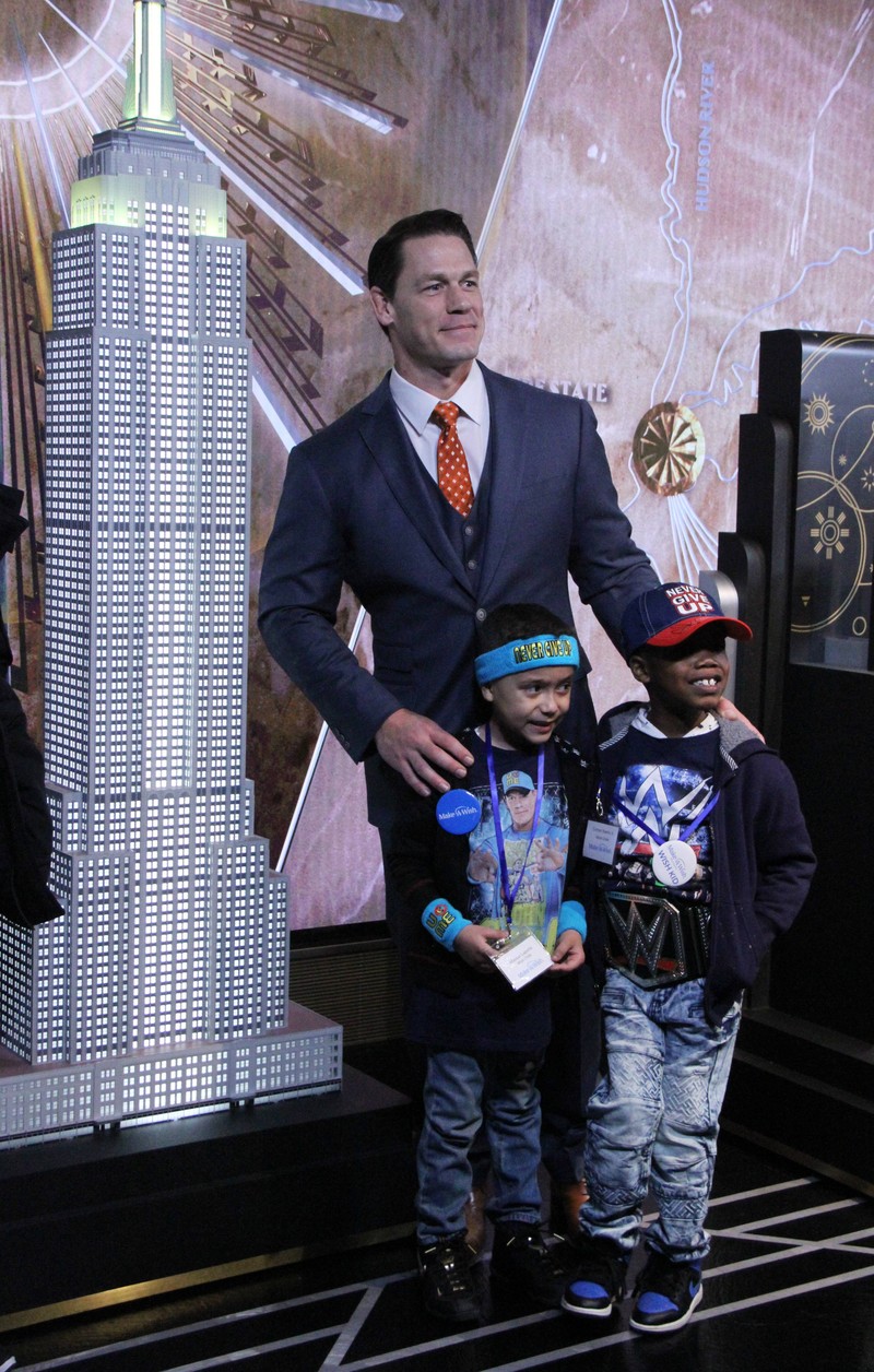 John cena hat extrem viele Wünsche für kranke Kinder erfüllt.