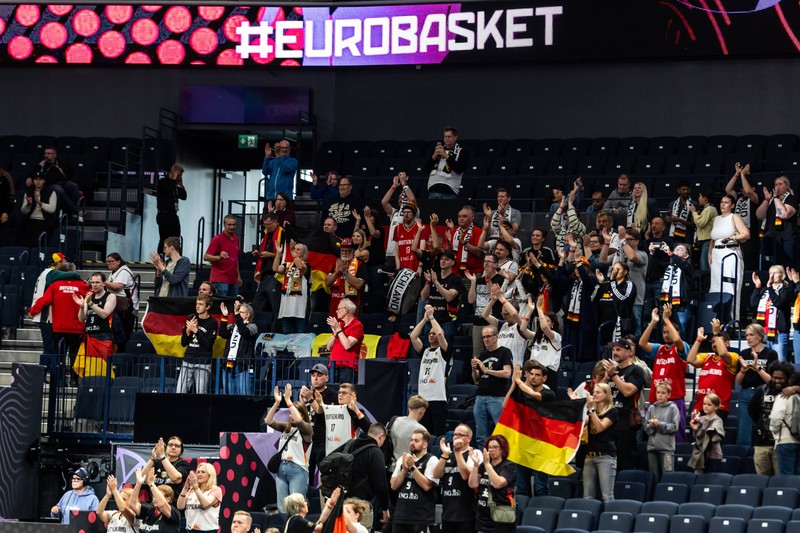 Wer sind die Spielerfrauen der deutschen Basketballer?