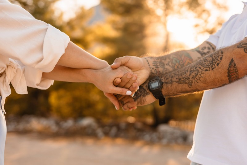 Kann sie dir vertrauen? Dann werden ihre erogenen Zonen stärker reagieren.