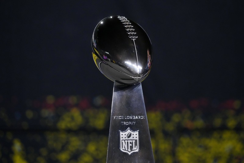 Die Vince Lombardi Trophy wird beim Super Bowl LX überreicht.