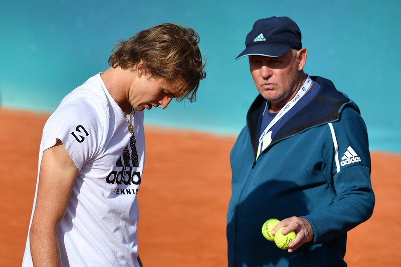 Das ist der bekannte Vater von Alexander Zverev.